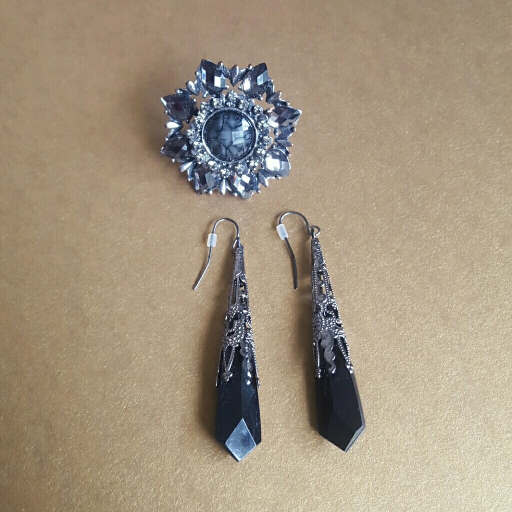 Dangli earings and ring black silver